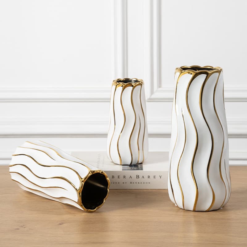 Gold Wave Ceramic Vase Set detail 1