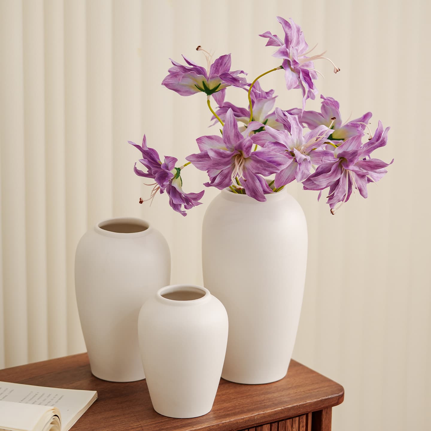 Minimalist White Ceramic Table Vase Set detail 1