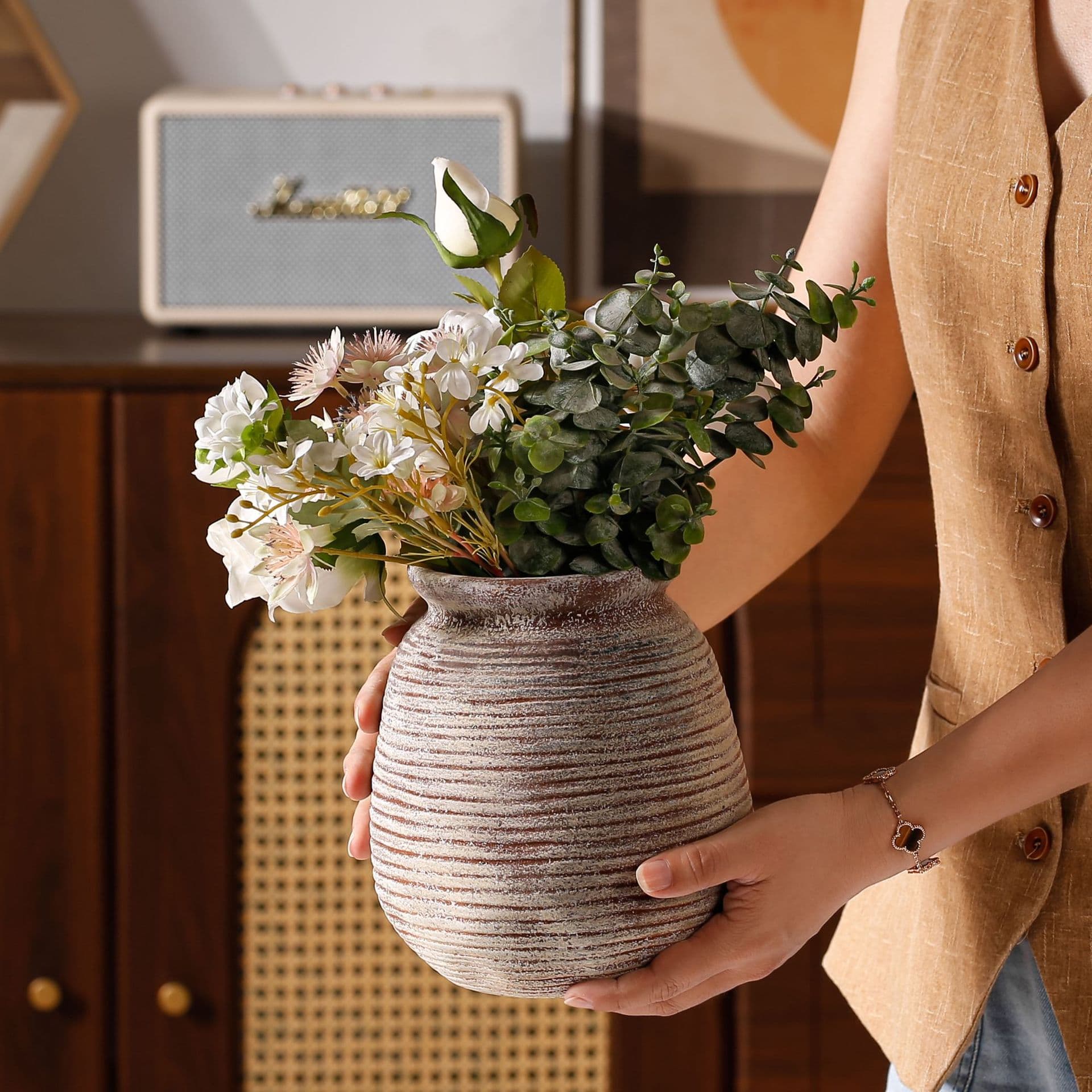 Horizontal Ribbed Ceramic Vase Set detail 3