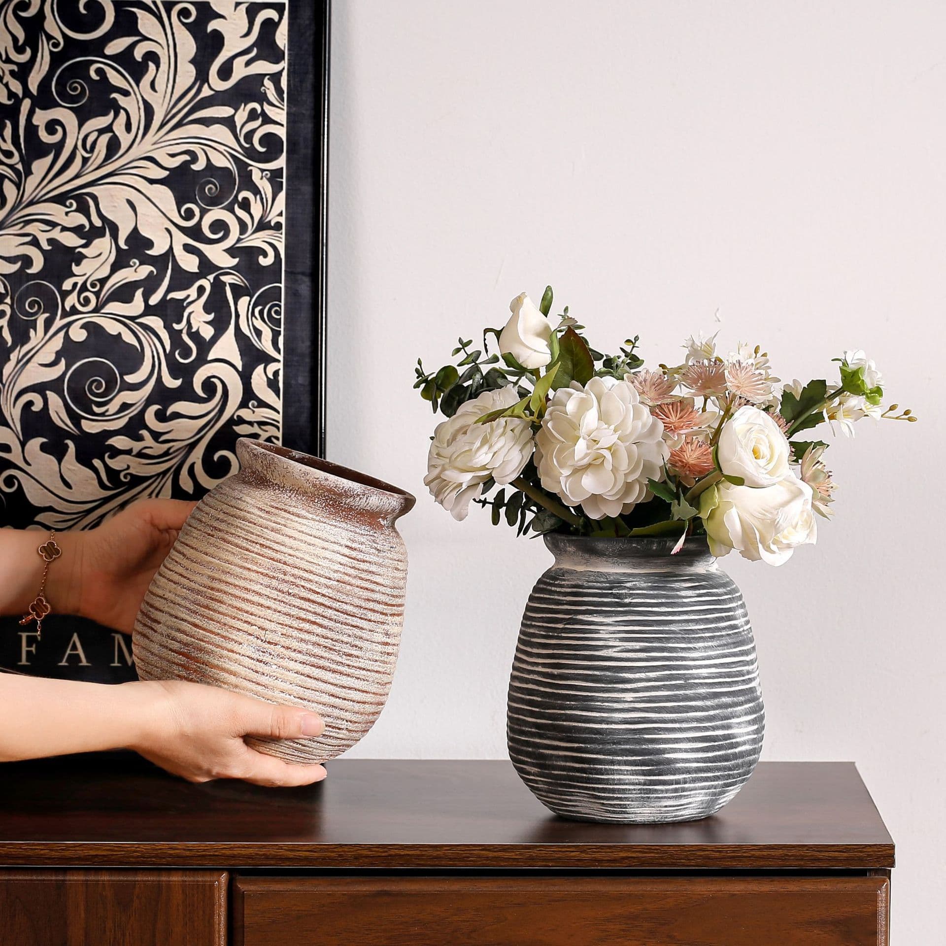 Horizontal Ribbed Ceramic Vase Set detail 5