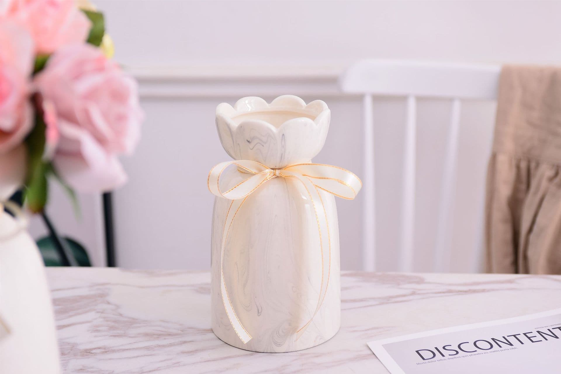 Ribbon Bow Ceramic Flower Vase detail 11