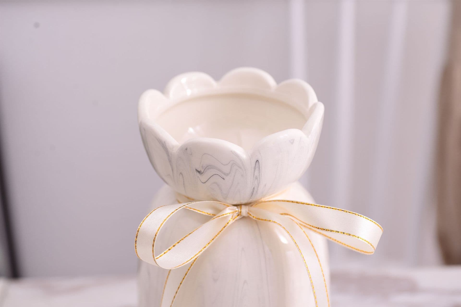 Ribbon Bow Ceramic Flower Vase detail 12