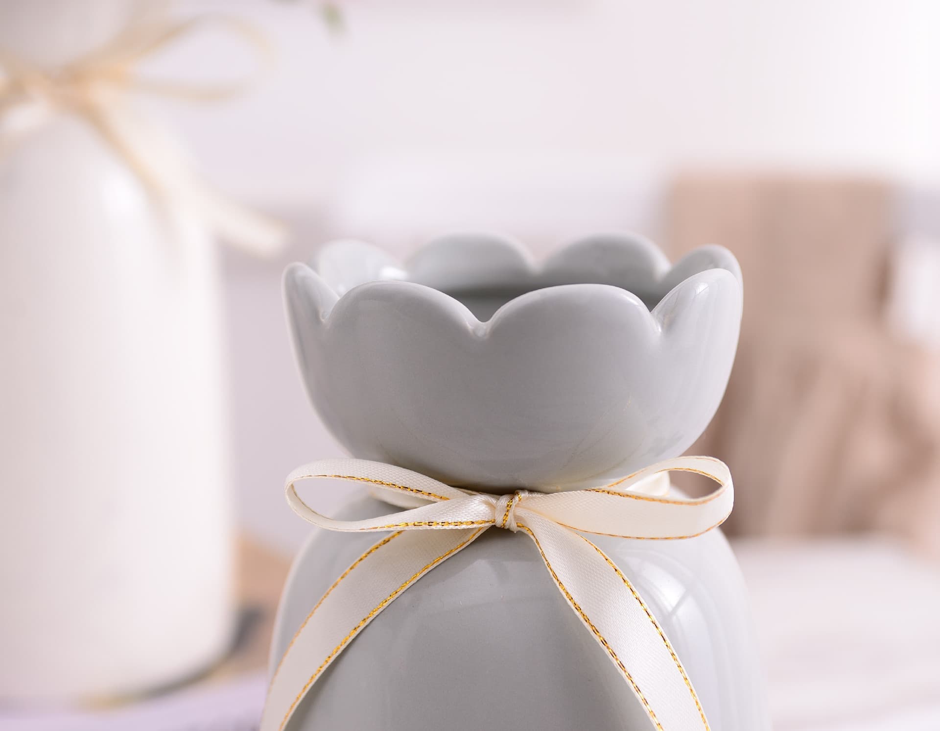 Ribbon Bow Ceramic Flower Vase detail 26